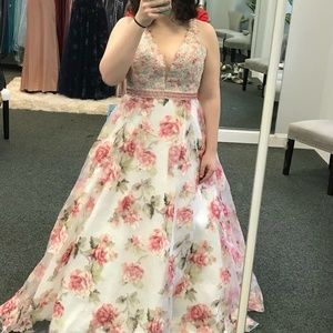 Floral Ellie winkle prom dress size 16